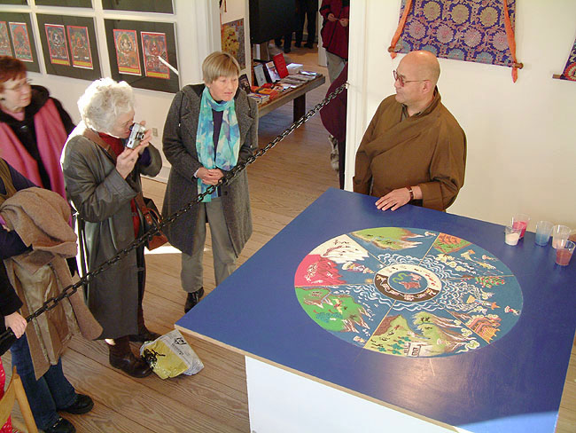 image/buddhistisk_sandmandala03.jpg