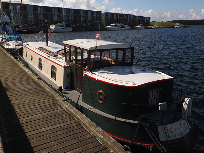 image/narrowboat-2890.jpg