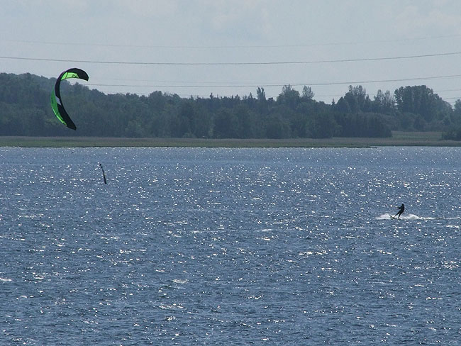 image/kitesurfer-2049.jpg